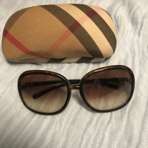 Burberry Sunglasses🕶